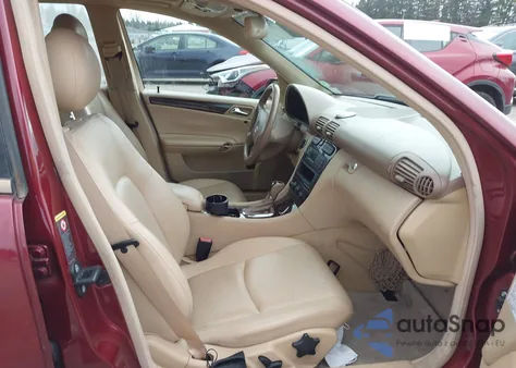 2004 Mercedes-Benz C 240 z USA, uszkodzony, nr VIN WDBRF61J44A638881